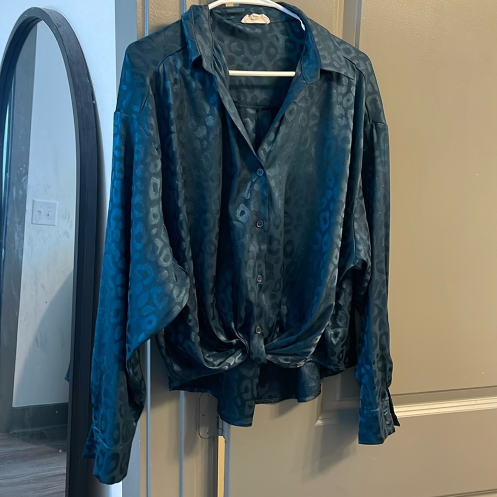 Teal cheetah metallic effect button down